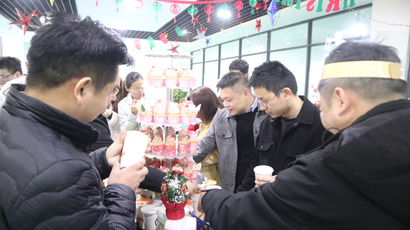 繽紛平安夜，歡樂圣誕節(jié) | 寶開舉辦第四季度員工集體生日會
