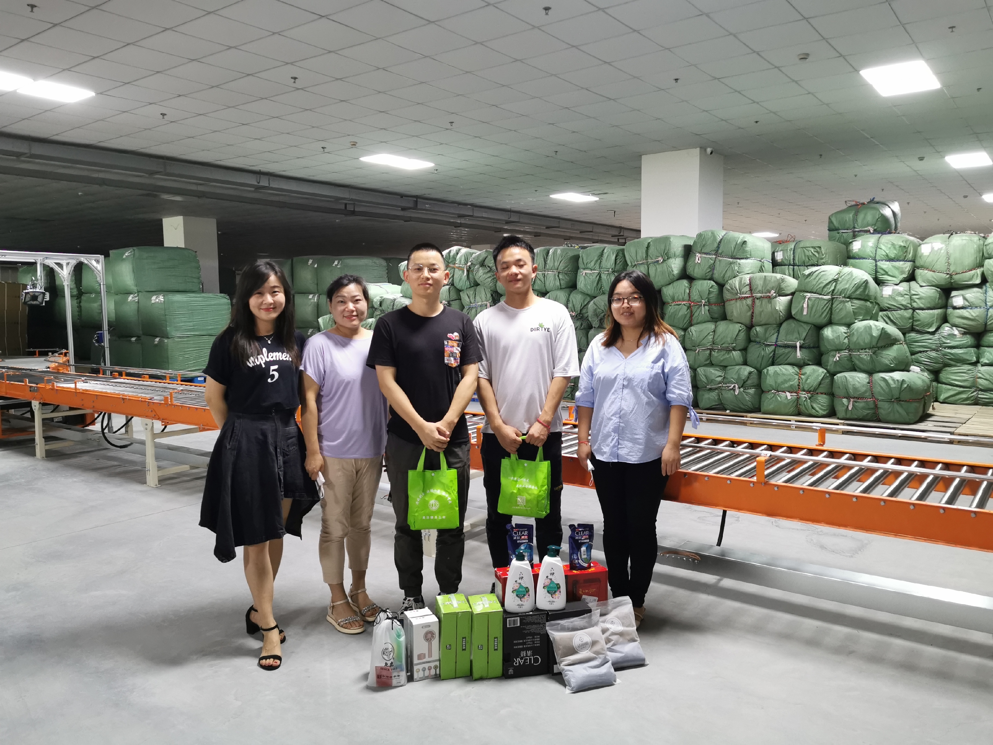 關(guān)愛職工 · 夏送清涼 | 寶開工會(huì)赴一線送清涼，致敬高溫下的堅(jiān)守