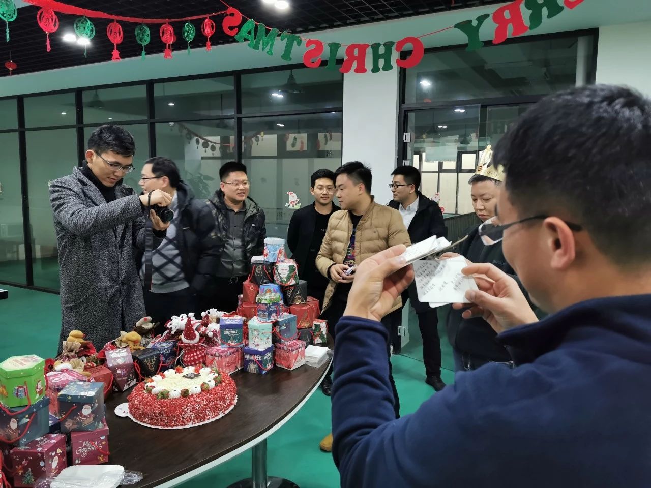 圣誕主題生日趴 | 濃情暖意平安夜，誕愿有你共前行