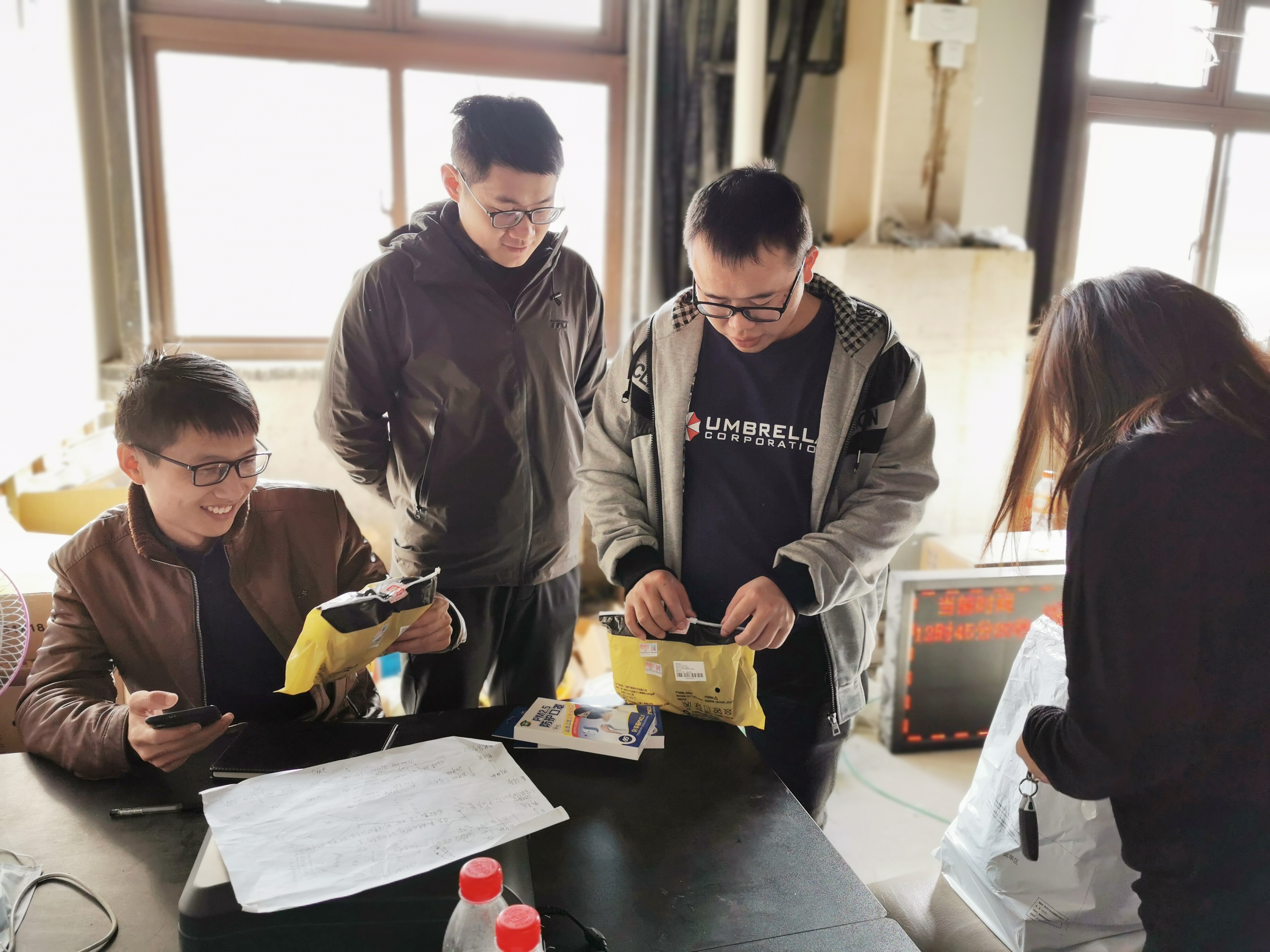 11月中旬，寶開工會組織開展“走一線、送溫暖”關(guān)愛員工暖冬行動。
